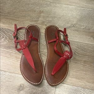 G.H. Bass & Co. Red and Brown Sandals Classic T-Strap Design